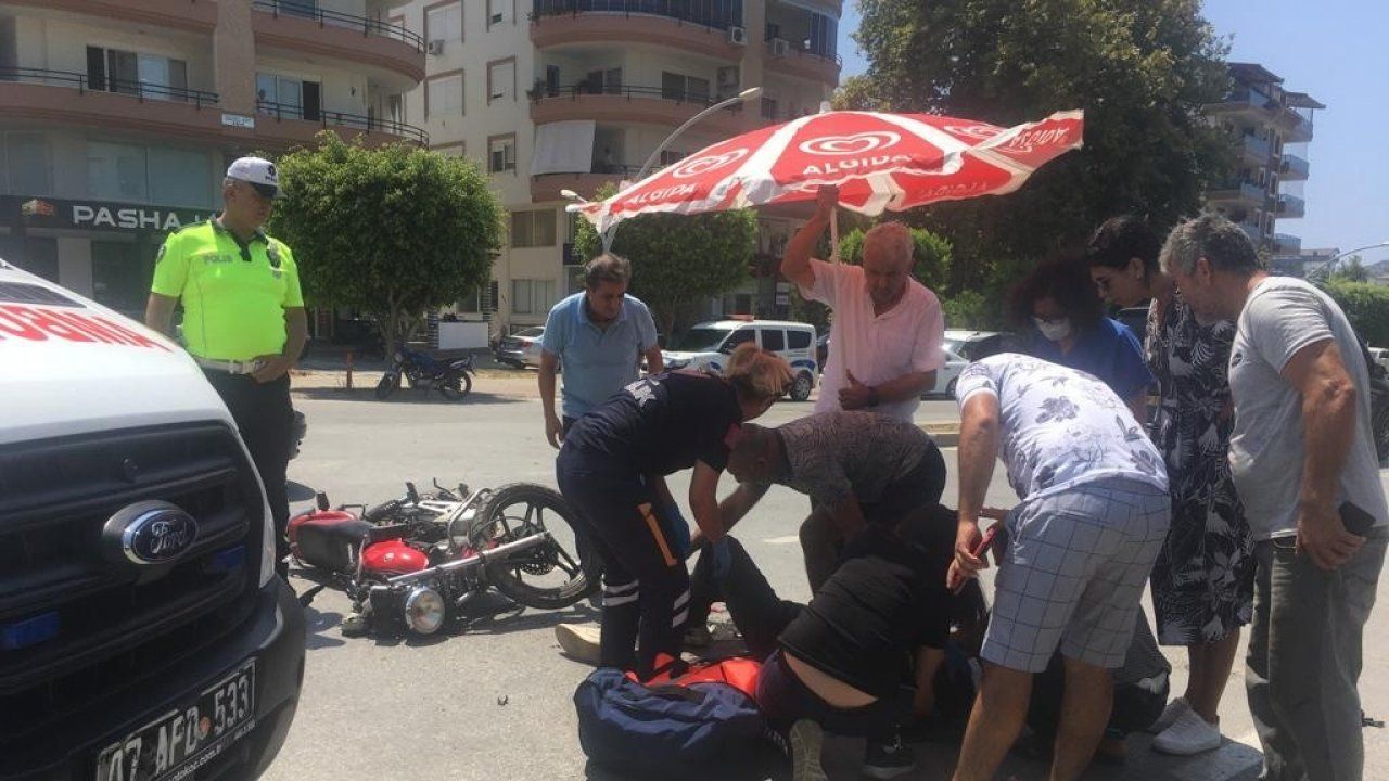 Alanya’da motosiklet ile otomobil çarpıştı: 1’i ağır, 2 yaralı