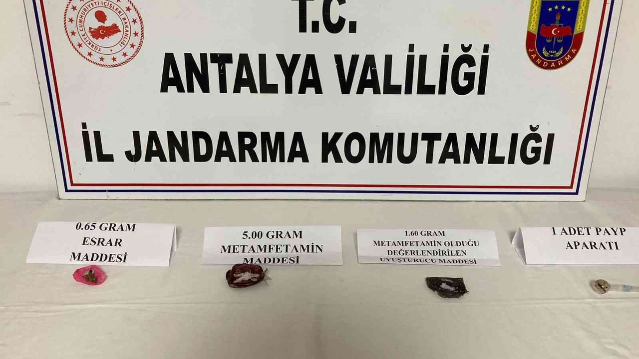 Antalya’da aranma kaydı bulunan şüpheli, jandarmaya yakalandı