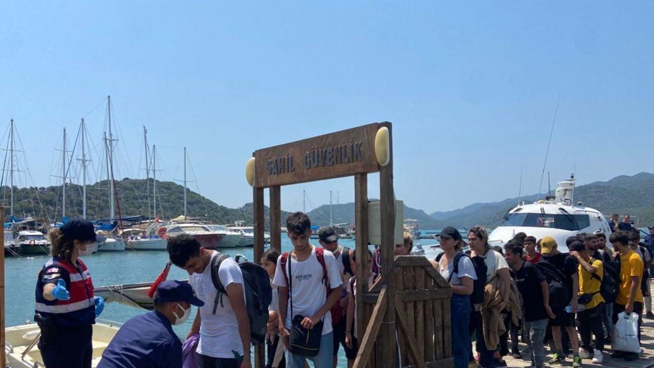 Antalya’da Kekova Adası’na bırakılan 160 düzensiz göçmen yakalandı