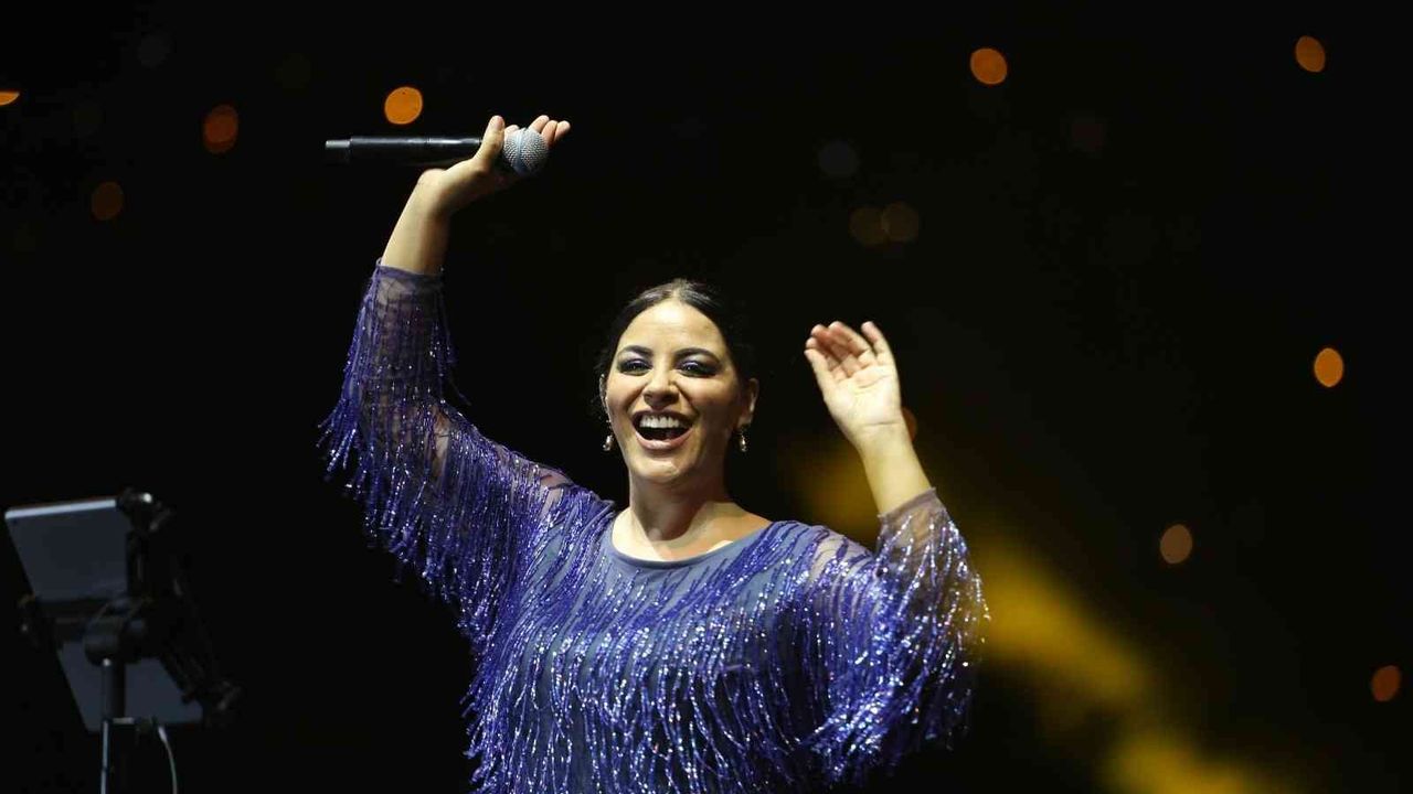 Zara, 30 Ağustos Zafer Bayramı’nda Kaş’ta konser verdi