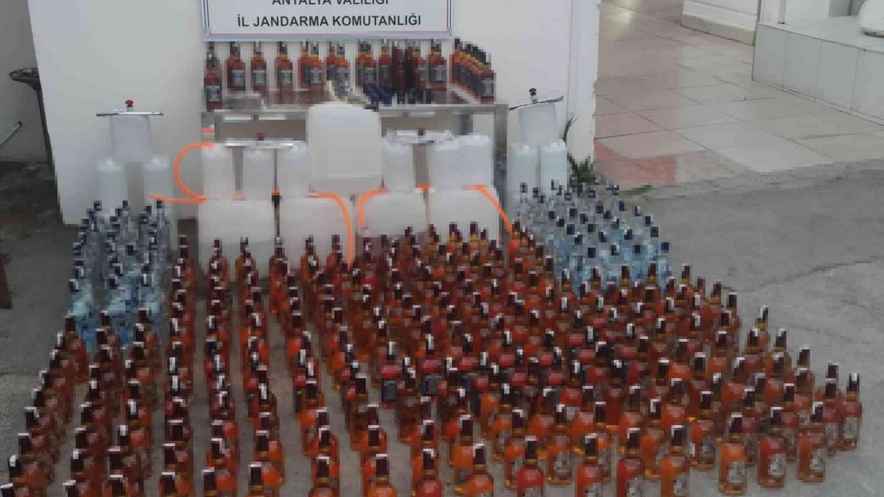 Antalya’da sahte alkol imalathanesine jandarma baskını