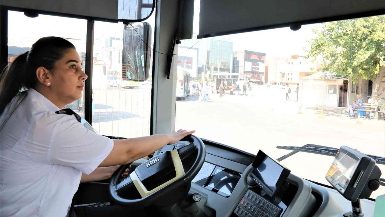 Antalya’da toplu taşımada 9 bin TL’ye günde 8 saat çalışacak kadın şoför aranıyor