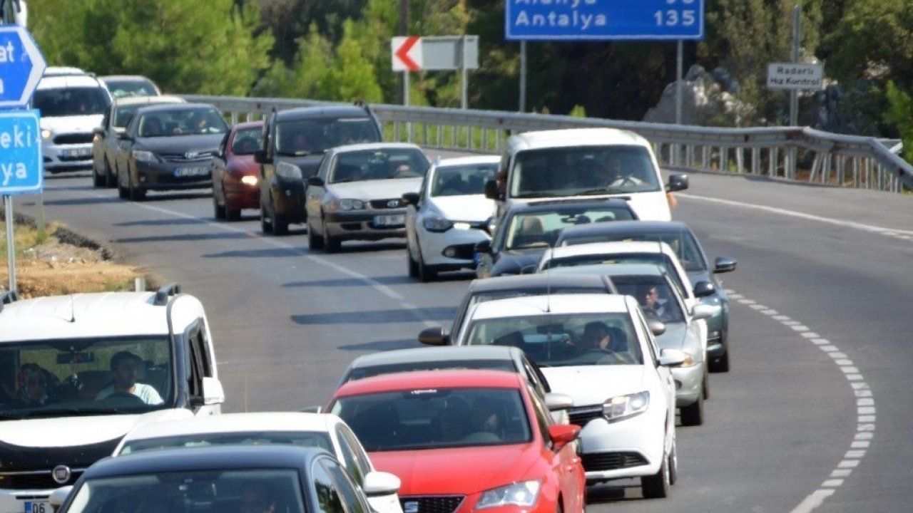 Antalya’da trafiğe kayıtlı motorlu kara taşıt sayısı 1 milyon 281 bin 506 oldu
