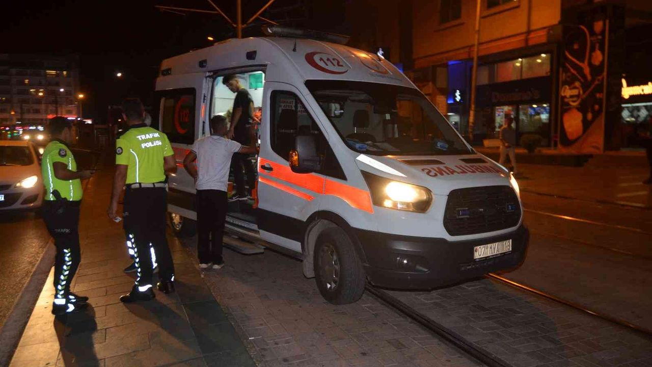 Antalya’da tramvay yolunda kaza: 1 yaralı