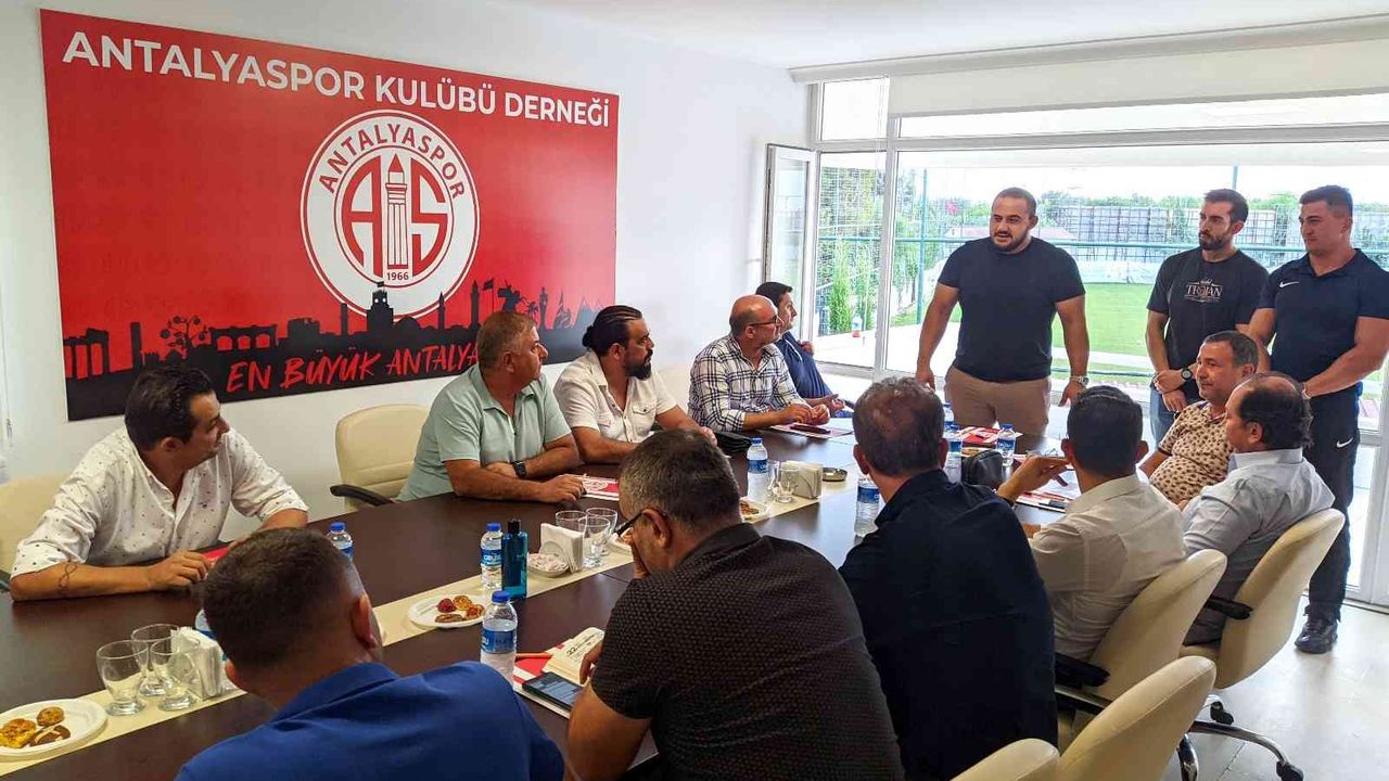 Antalyaspor Başkan Çetin, güreş takımını ağırladı