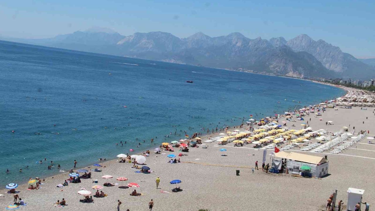 Antalya’ya gelen turist sayısı 9 milyonu geçti, hedef 12 milyon