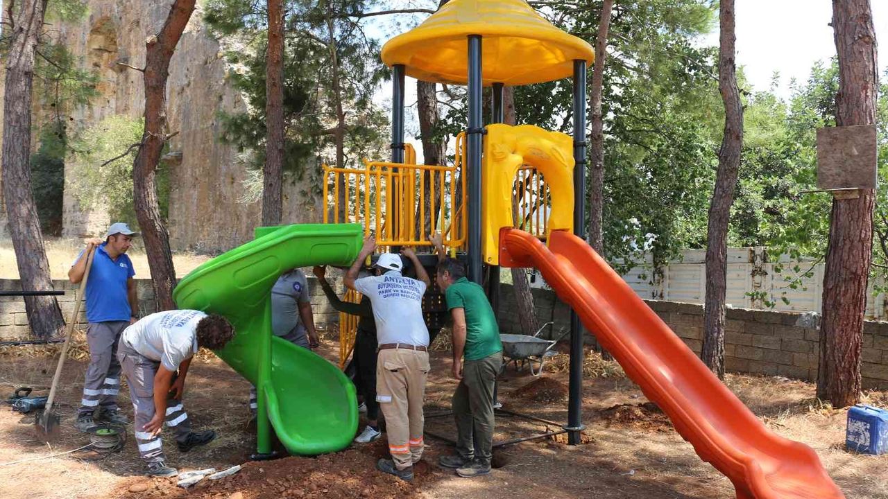 Büyükşehir’den Serik’in 3 mahallesine oyun parkı