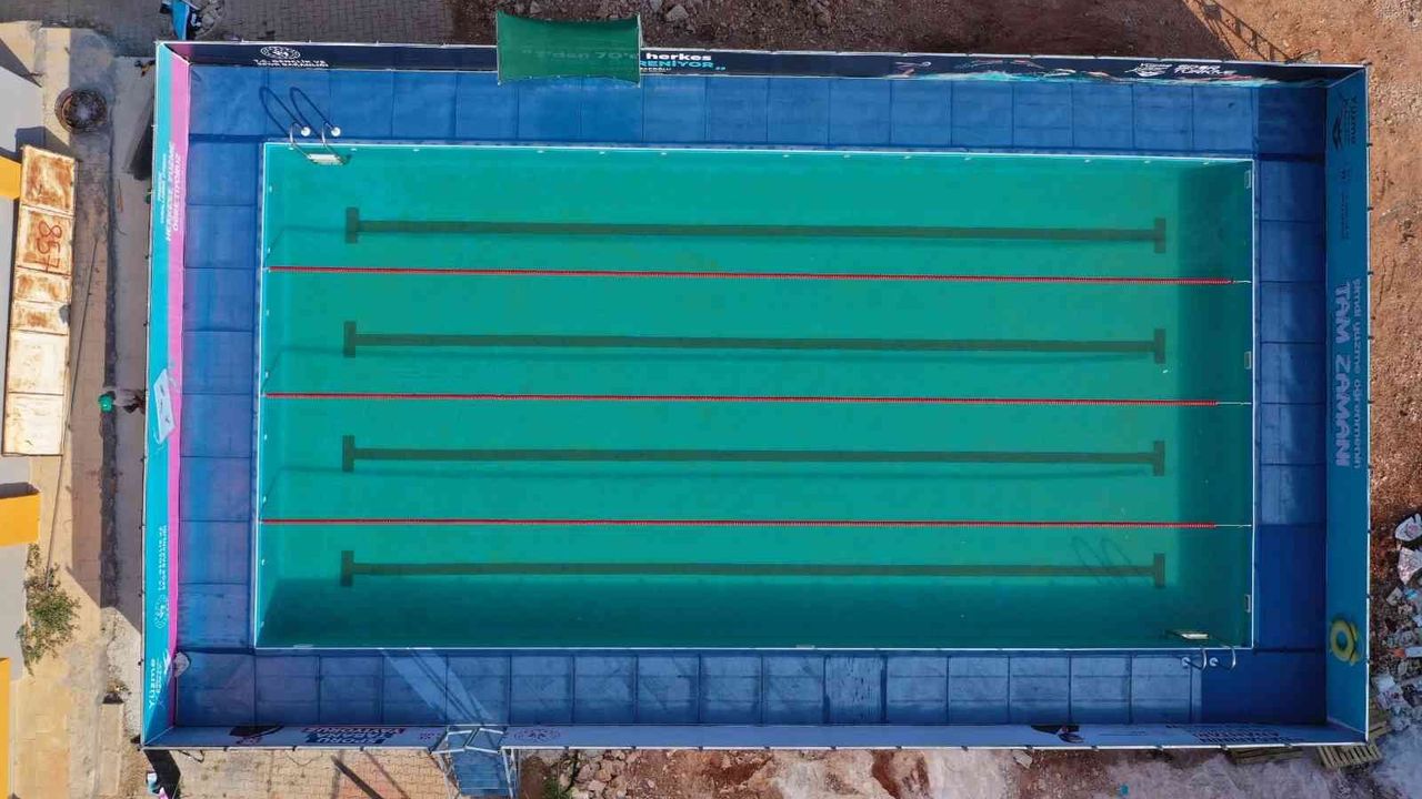 Kaş’ta yüzme eğitimi için havuz yapıldı