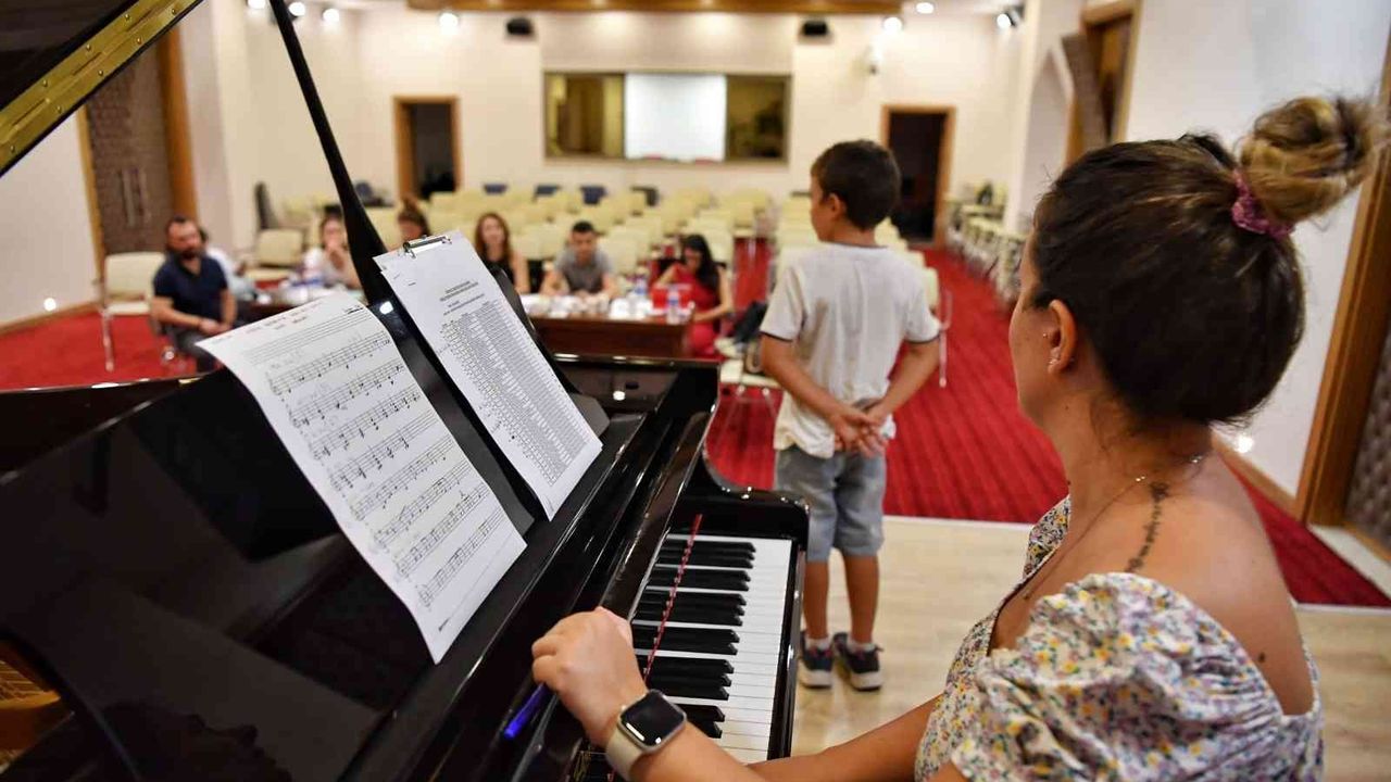 Konyaaltı’nda Müzik Akademisi seçmelerine yoğun ilgi