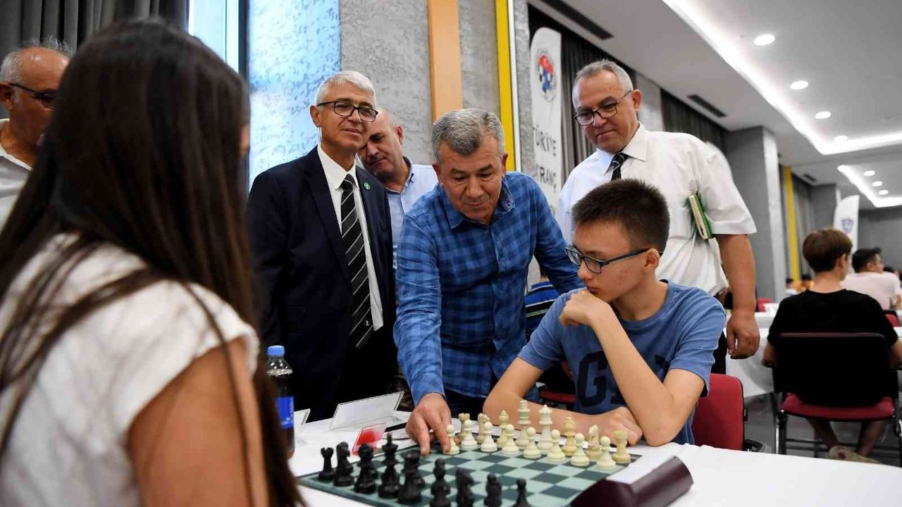 Konyaaltı’nda satranç heyecanı başladı