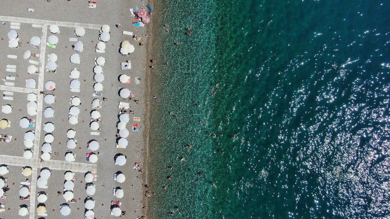 Turizm kenti Antalya’nın sahillerinde okul öncesi yoğunluk