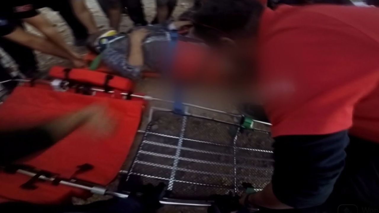 Yamaçta ayağı kırılan vatandaşa helikopterle nefes kesen kurtarma