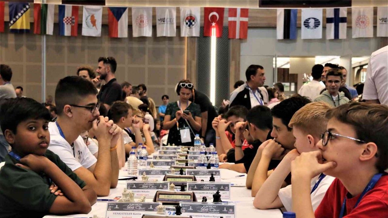 46 ülkeden binin üzerinde sporcunun katılımı ile 2022 Avrupa Yaş Grupları Satranç Şampiyonası başladı