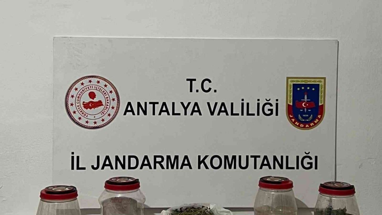 Antalya’da 900 gram esrar ele geçirildi