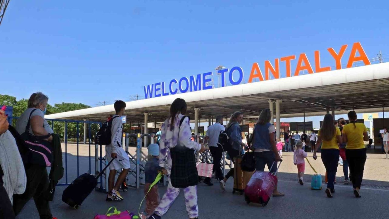 Antalya’da her 4 turistten 1’i Alman