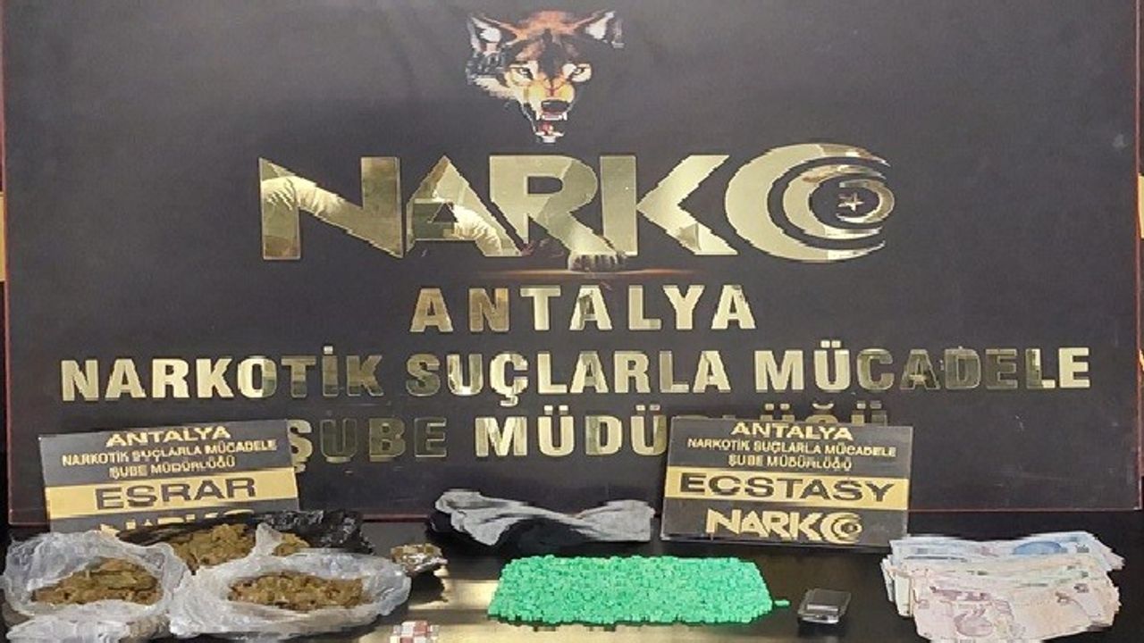 Antalya’da piyasaya sürülmeye çalışılan 9 kilo eroin polise takıldı