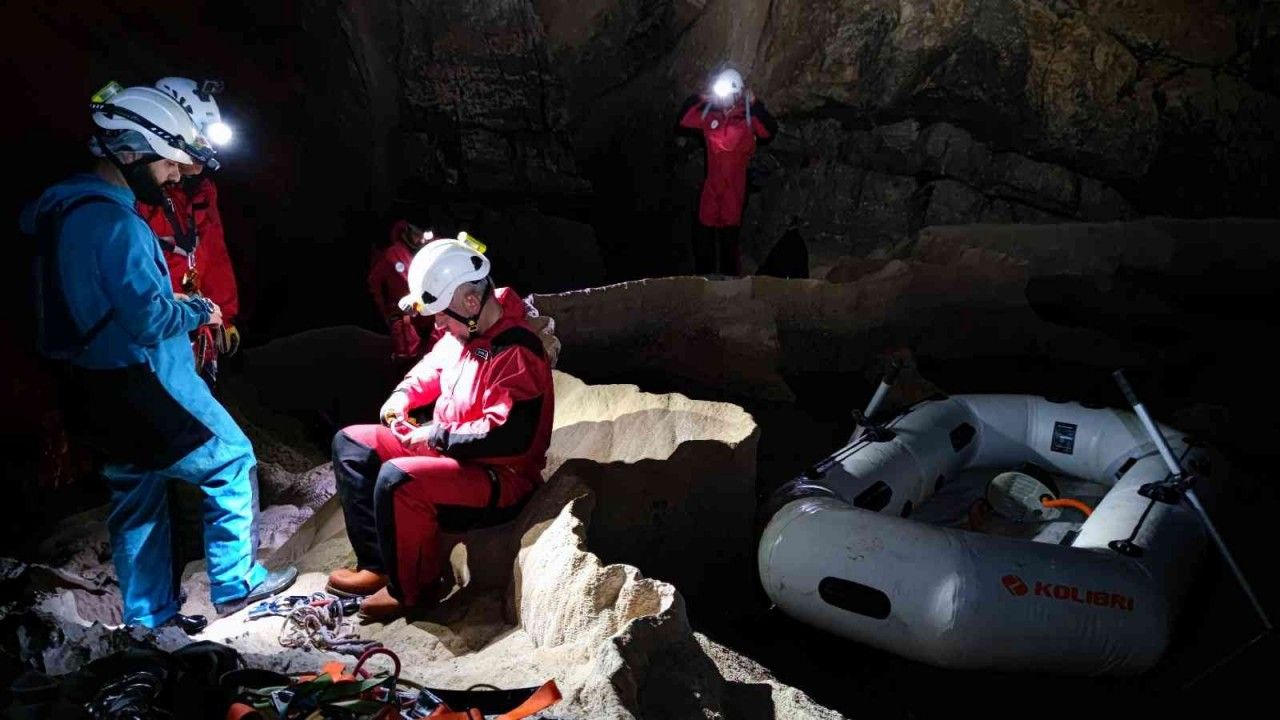 Dünya’nın 3’üncü büyük yeraltı gölünde profesyonel keşif çalışması