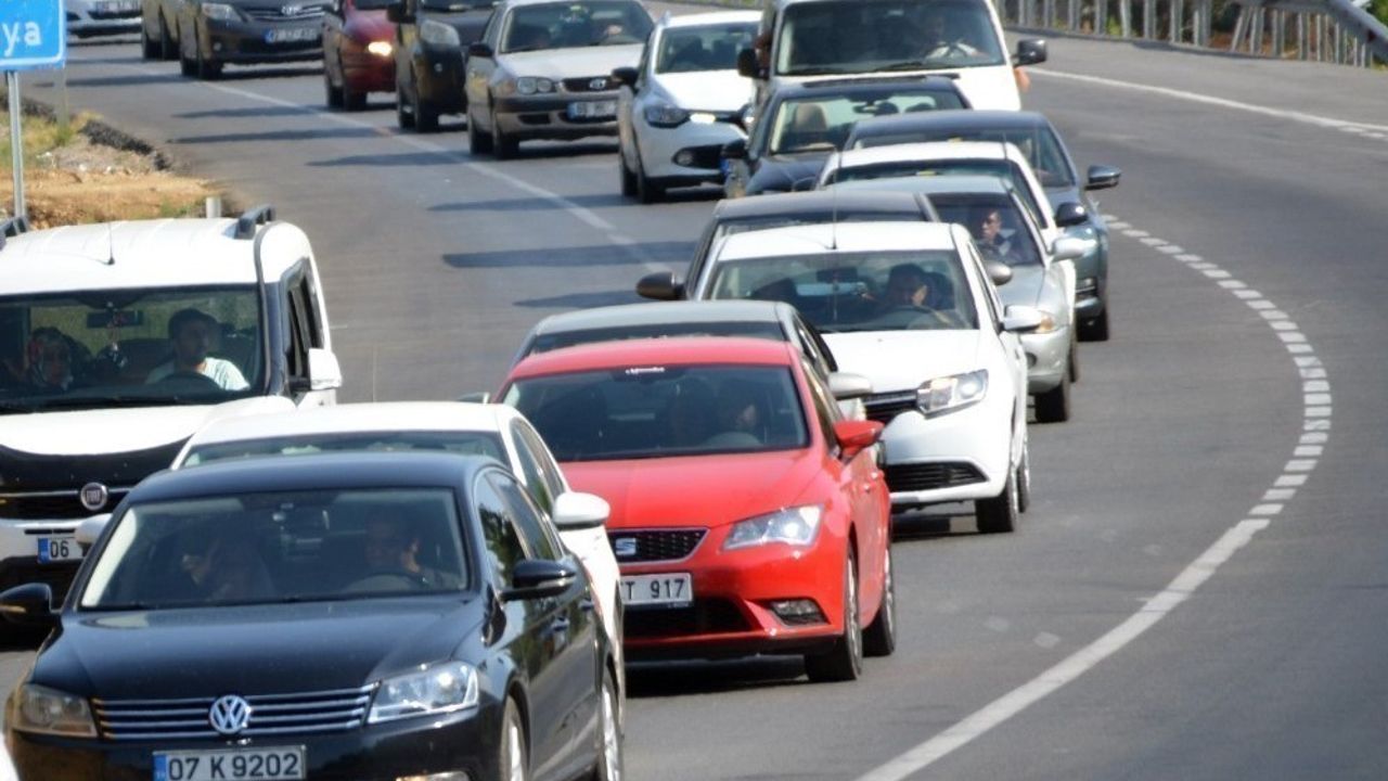 Antalya’da trafiğe kayıtlı taşıt sayısı son 1 ayda 11 bin arttı