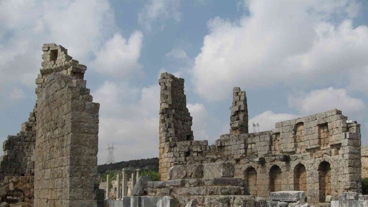 Perge Antik Kenti’ne rekor ziyaretçi