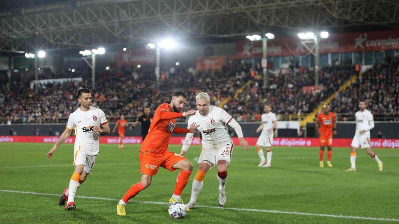 Ziraat Türkiye Kupası: Alanyaspor: 0 - Galatasaray: 2 (İlk yarı)