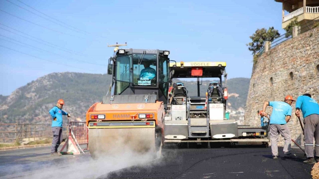 Alanya’da asfalt yenileme çalışmaları devam ediyor