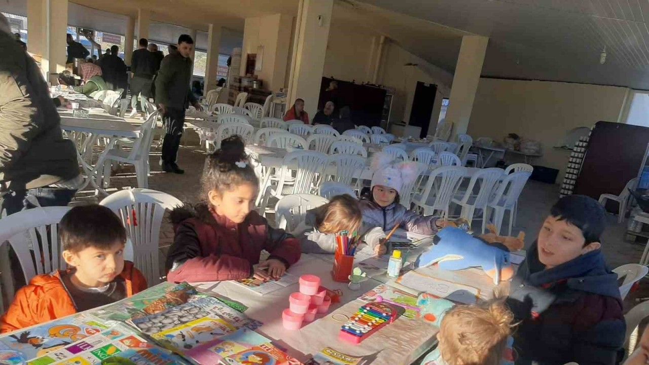 Antalya’da depremzede aile ve çocuklara psikolojik destek veriliyor