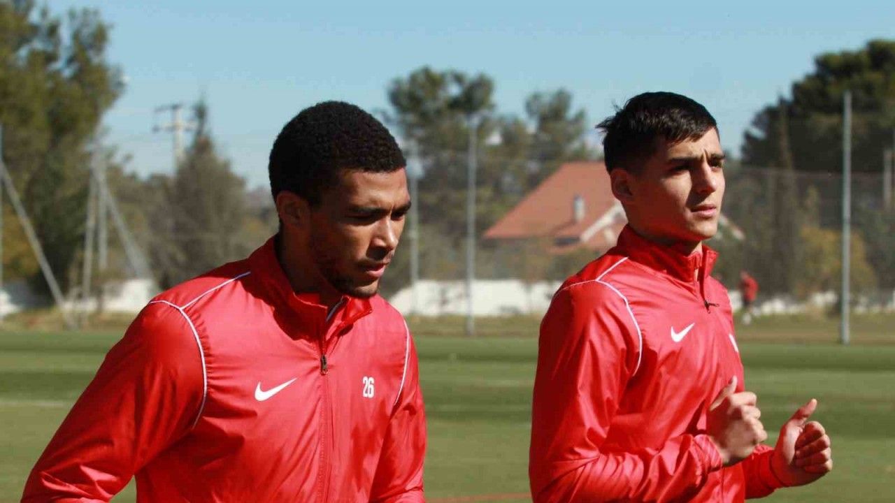 Antalyaspor’da yeni transferler ilk antrenmanına çıktı