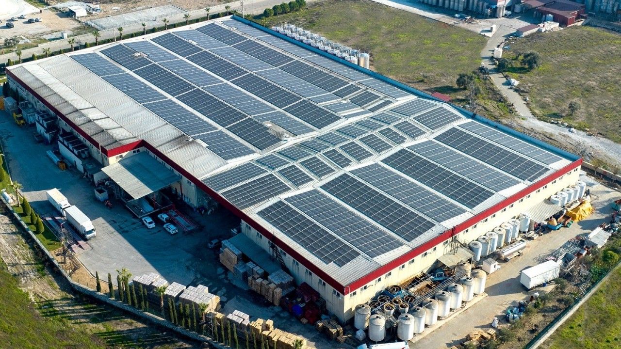 Fabrikalar enerjilerini güneşten alıyor