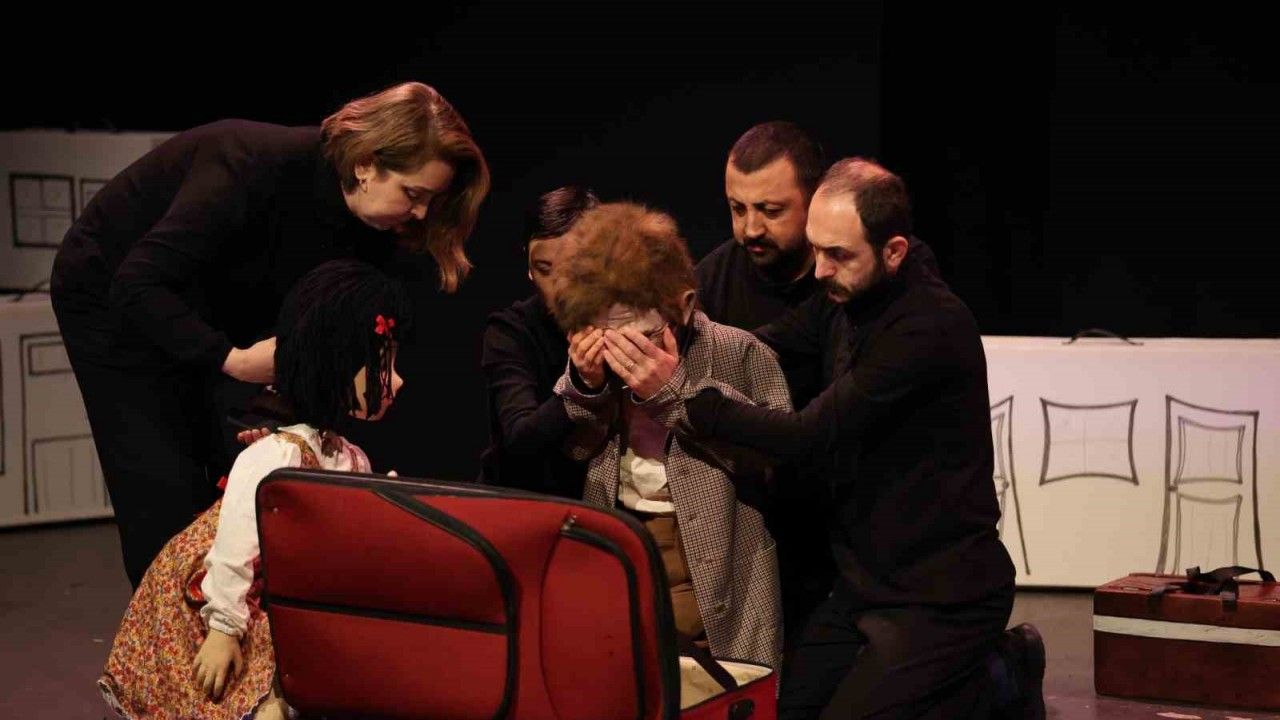Antalya Şehir Tiyatrosu’ndan yetişkinler için kukla oyunu