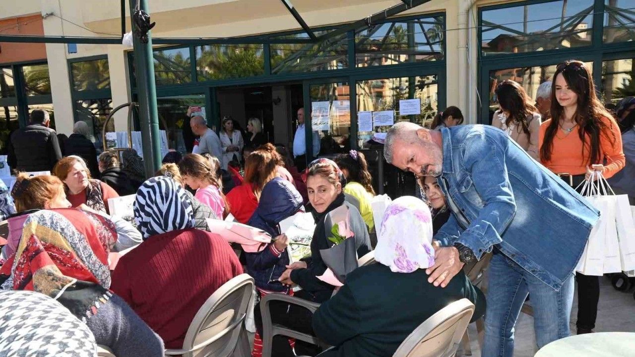 Başkan Sözen’den depremzede kadınlara 8 Mart kutlaması