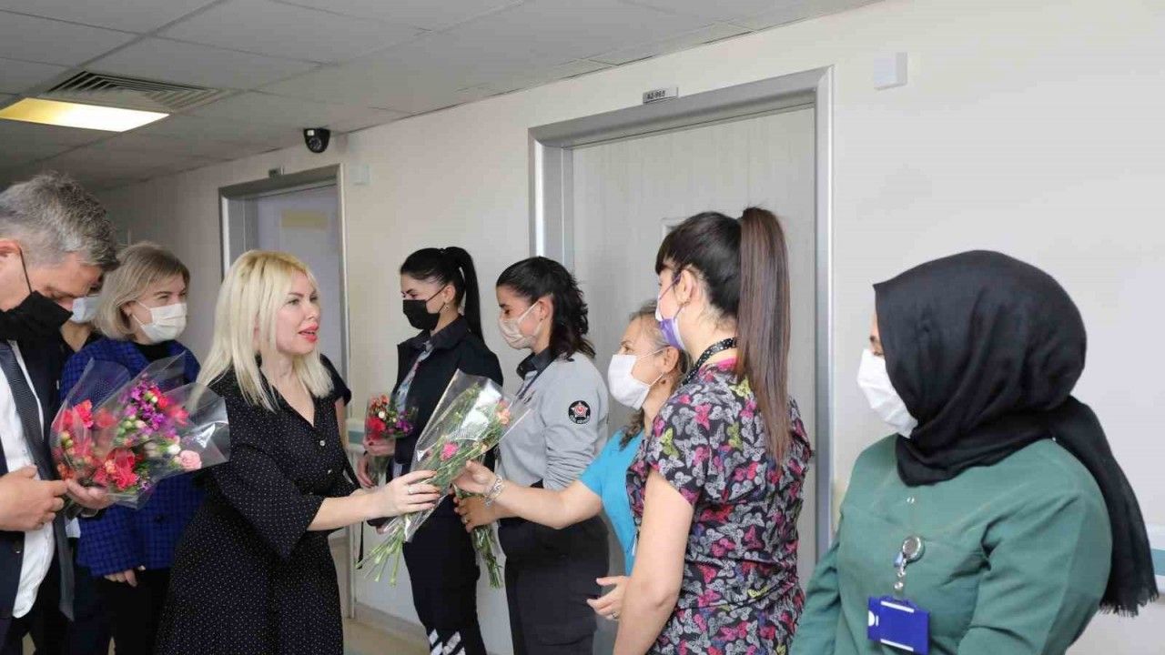 Rektör Özkan depremzede kadınlarla bir araya geldi