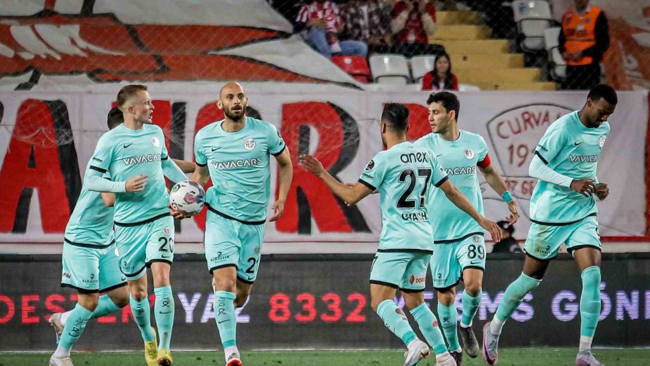 Spor Toto Süper Lig: FTA Antalyaspor: 1 - Sivasspor: 2 (Maç sonucu)
