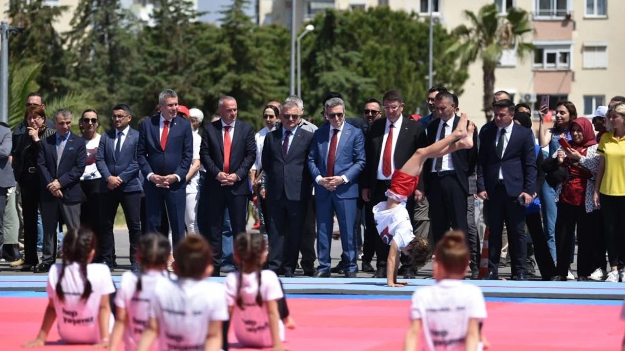 19 Mayıs Atatürk’ü Anma, Gençlik ve Spor Bayramı Antalya’da coşkuyla kutlandı