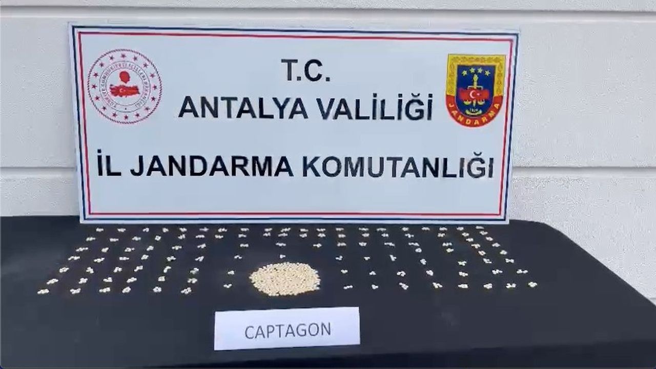 Antalya’da bin 427 adet uyuşturucu hap ele geçirildi