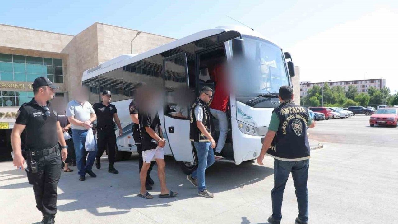 Antalya’da aranan 44 firari yakalandı