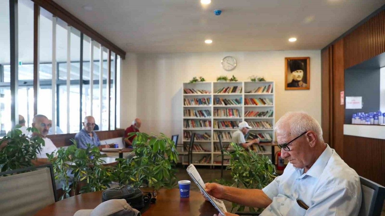 Büyükşehir Emekliler Kahvesi emeklilere nefes aldırıyor