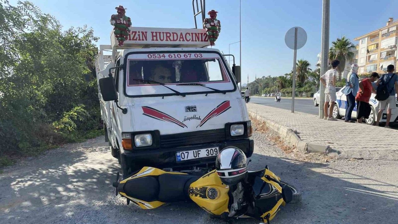 Gazipaşa’da kamyonetle motosiklet çarpıştı: 1 yaralı