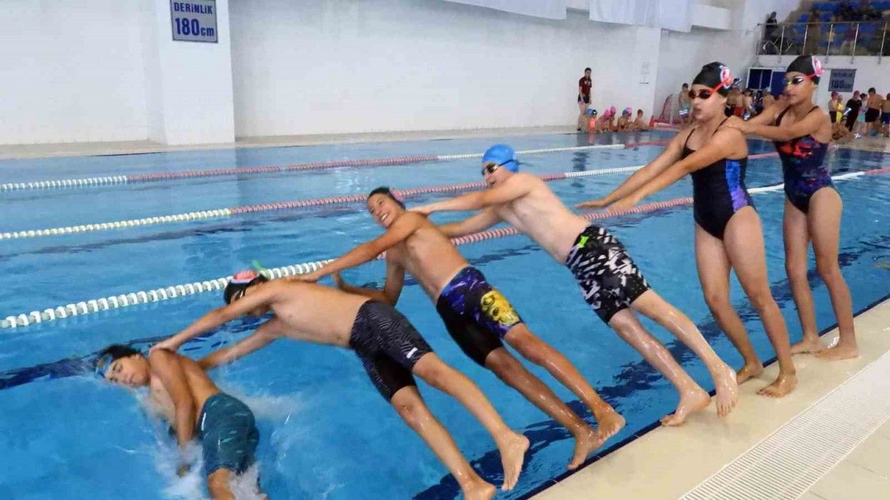 Kepez Belediyesi Spor Kulübü antrenörleri, kendi sporcularını yetiştiriyor