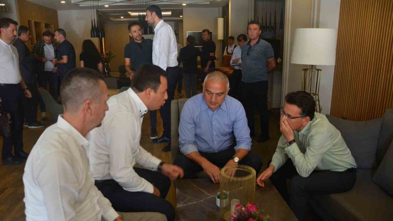Turizm Bakanı Ersoy, Korkuteli’de muhtarları dinledi