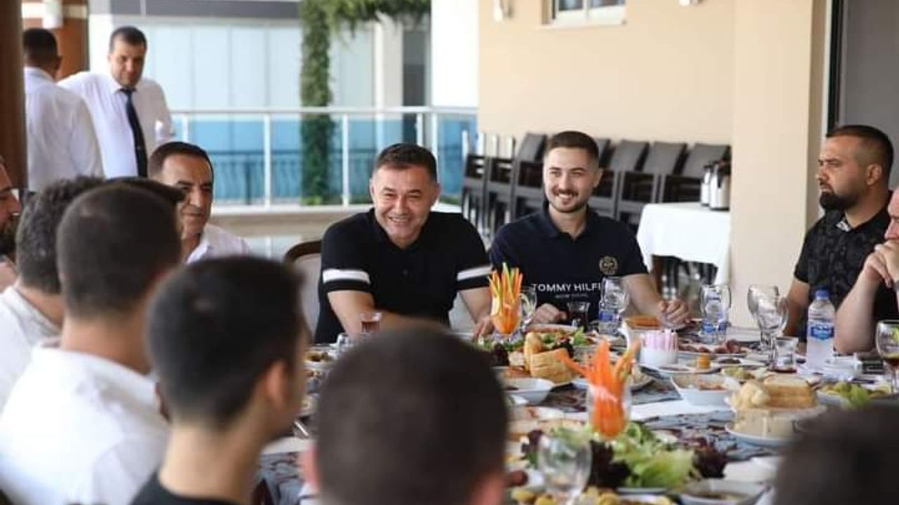 Murat Özdemir, gençleri Başkan Yücel ile buluşturdu