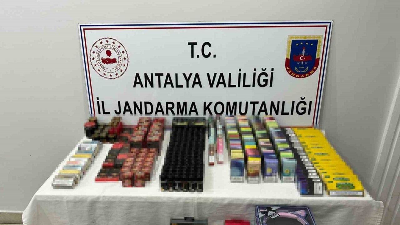 Manavgat’ta kaçak sigara operasyonu: 2 gözaltı