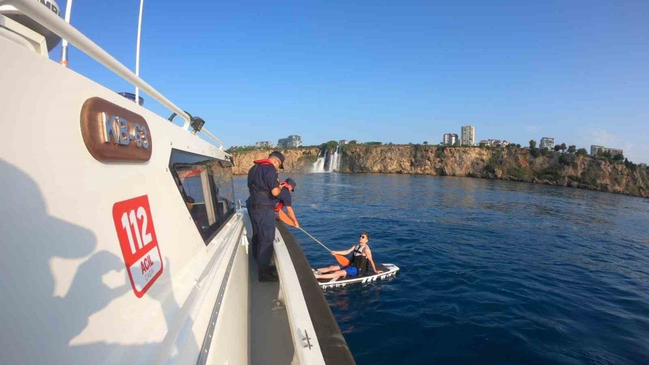 Sosyal medyadan izinsiz kürek sörfü kiralayan yabancı uyrukluya sınır dışı kararı