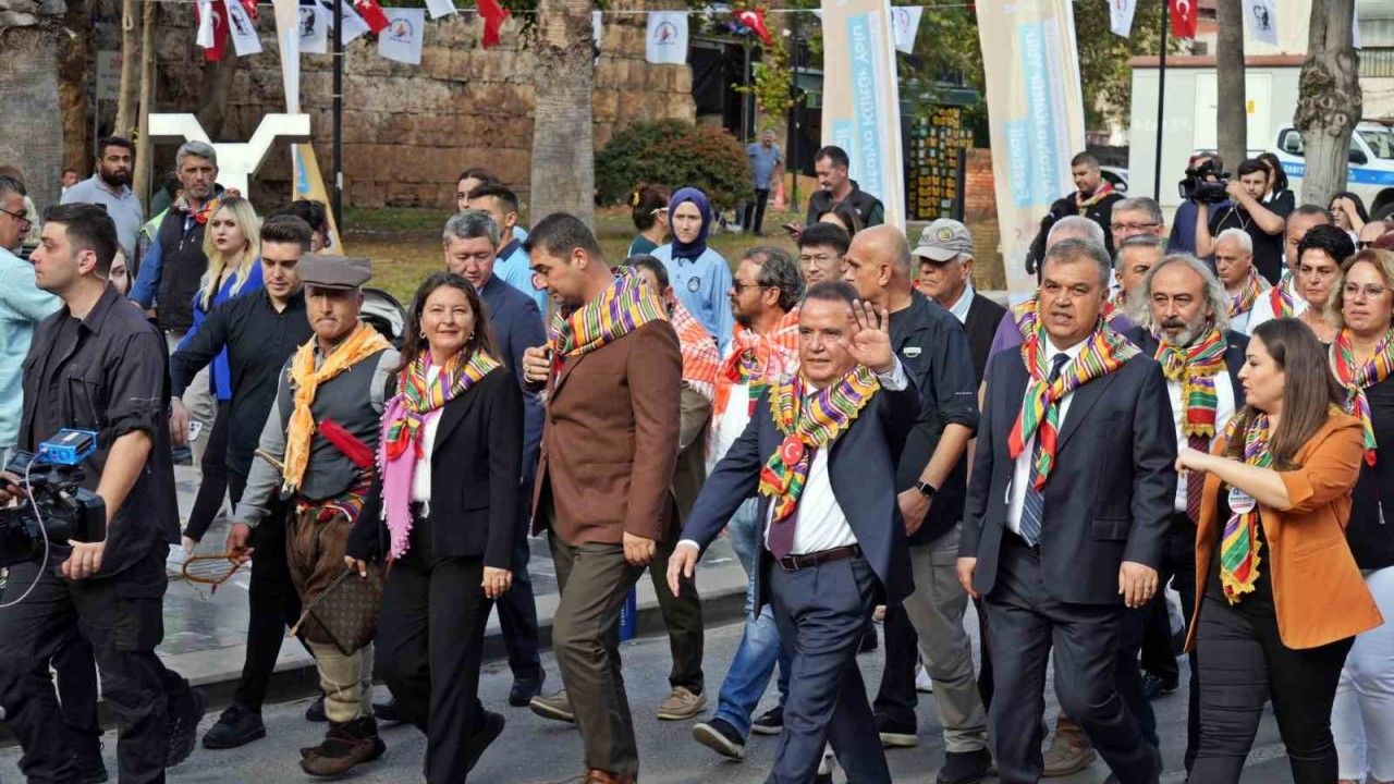 Antalya’da 2. Uluslararası Yörük Türkmen Festivali ‘Yörük göçü’ ile başladı