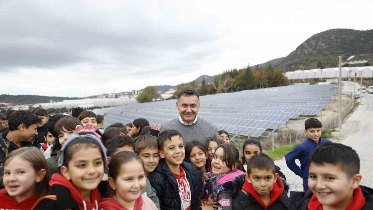 Alanya Belediyesi Güneş Enerji Santrali öğrencileri ağırladı