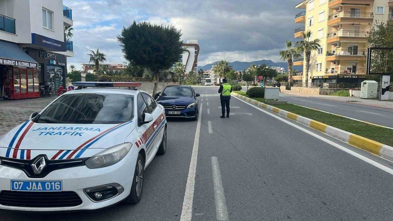 Alanya’da 6 araç trafikten men edildi