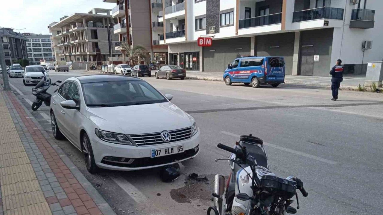 Alanya’da devrilen motosiklet sürücüsü yaralandı
