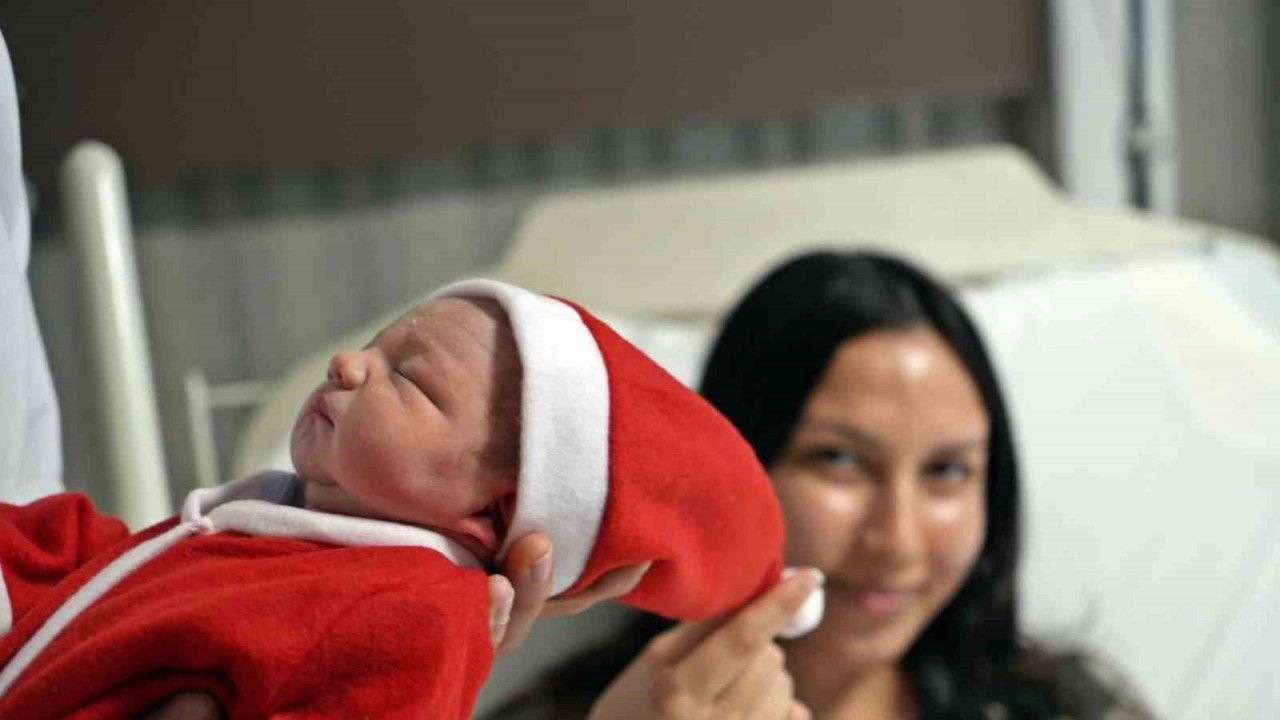 Antalya’da yeni yılın ilk bebeğinin doğum saati 00.00
