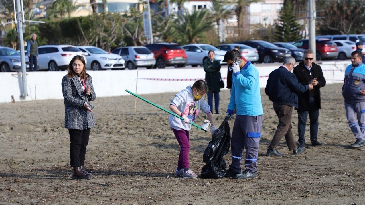 Galip Dere Halk Plajı’nda çöp kategorize çalışması gerçekleştirildi