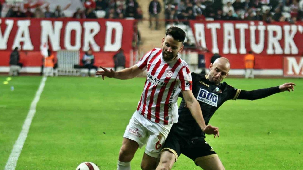 Trendyol Süper Lig: Antalyaspor: 0 - Corendon Alanyaspor: 0 (Maç sonucu)