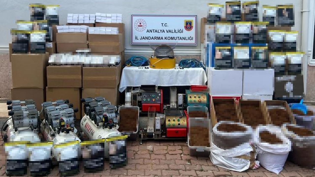 Antalya’da jandarmadan kaçak sigara imalathanesine baskın